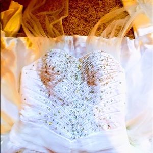 A Cinderella prom dress size 8 fits more like a 6